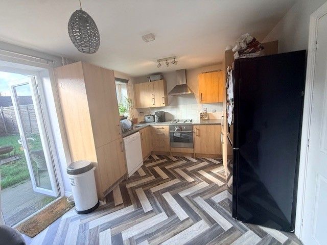 Property photo 2 of 8 Kitchen