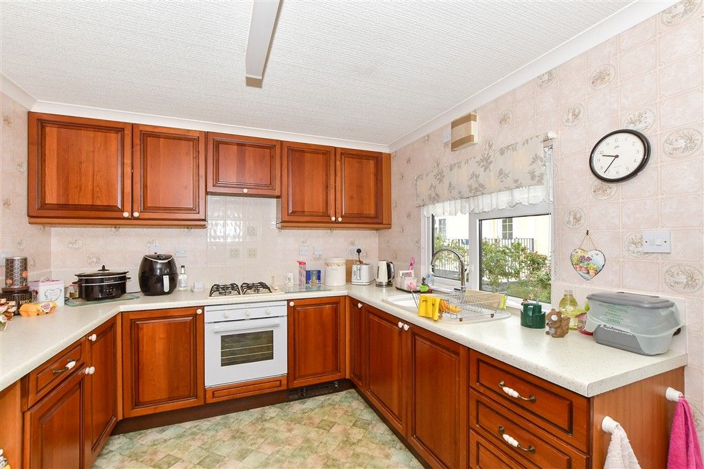 Property photo 3 of 9 Kitchen