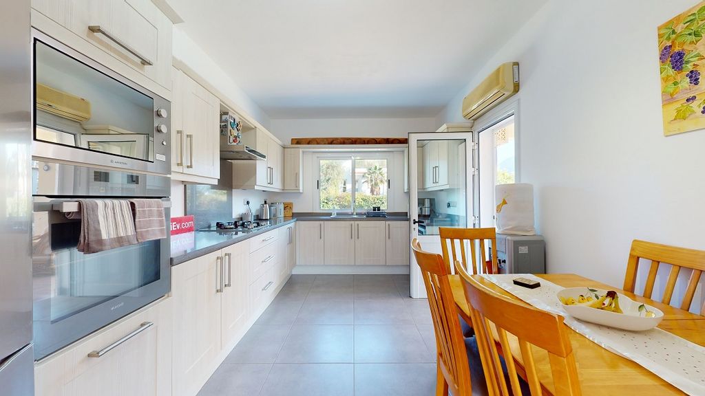 Property photo 3 of 41