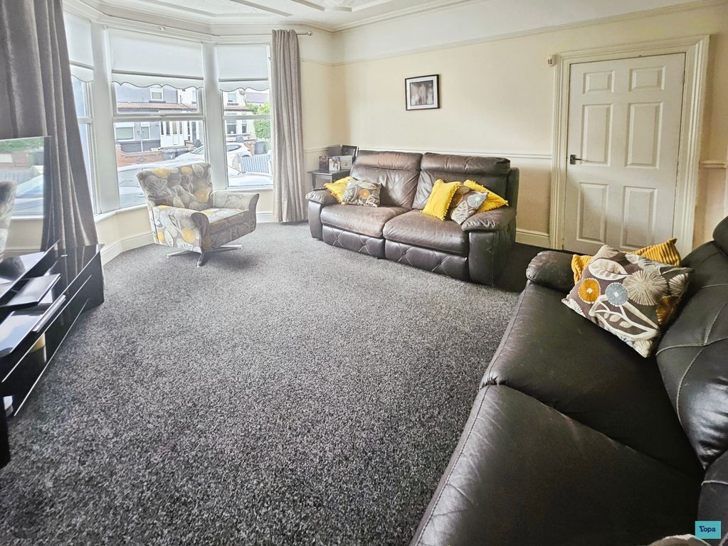 Property photo 2 of 18 Lounge