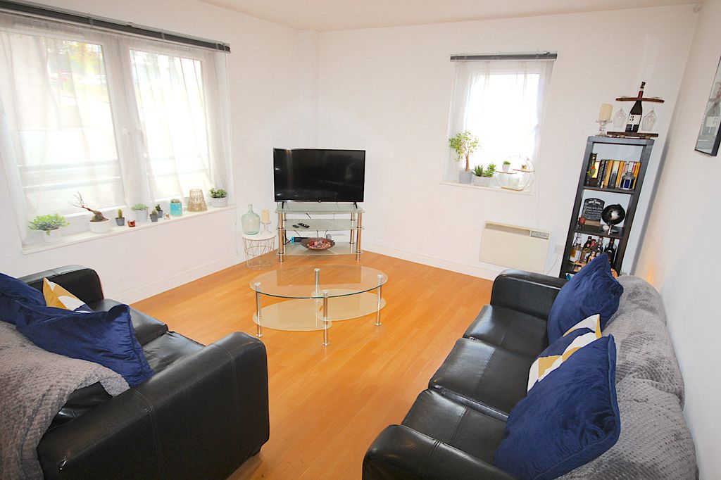 Property photo 2 of 8