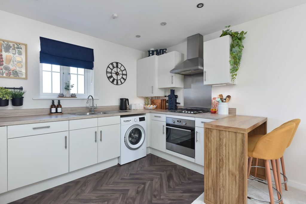 Property photo 3 of 17 4732358