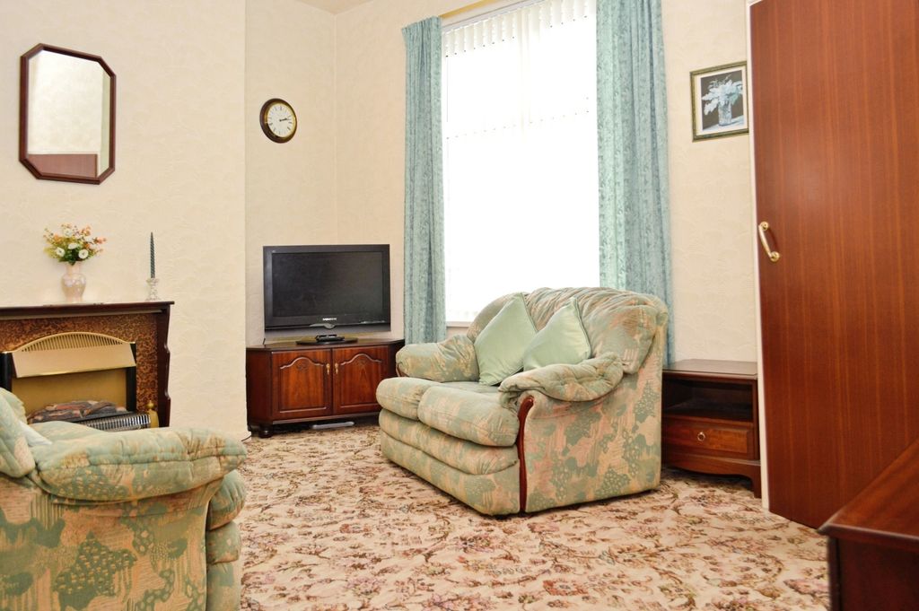 Property photo 2 of 10 Pbox-Img.Jpg