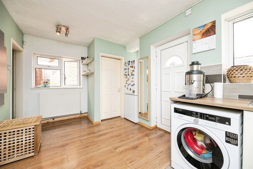 Property photo 3 of 13