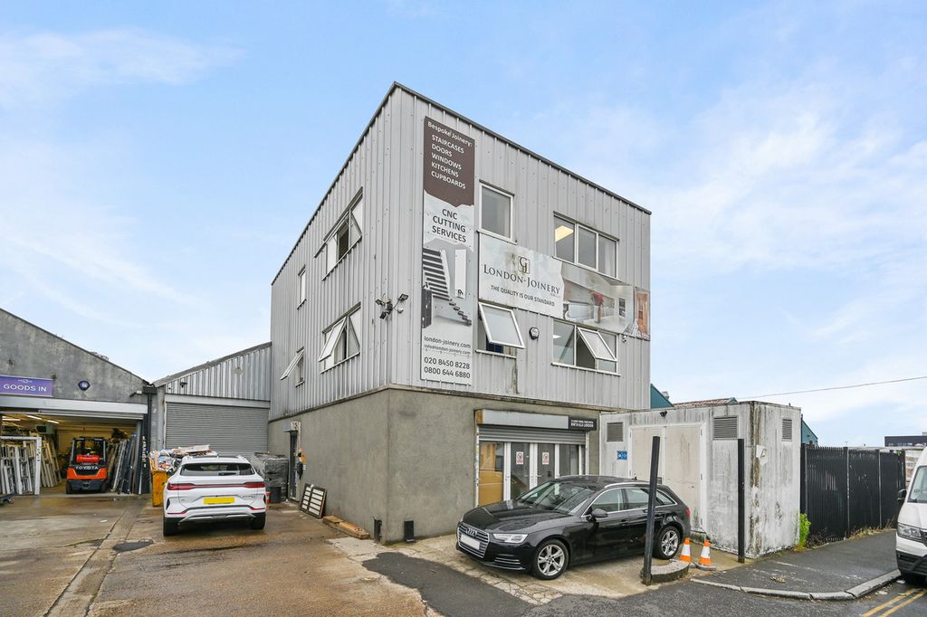 Property photo 1 of 16