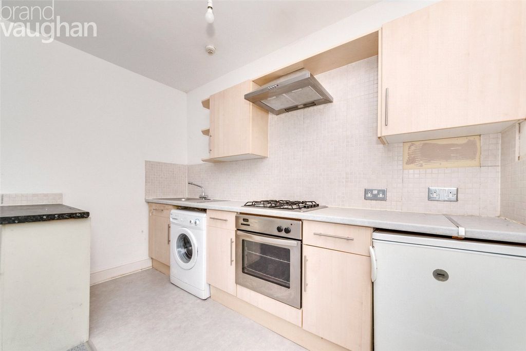 Property photo 3 of 7 Kitchen