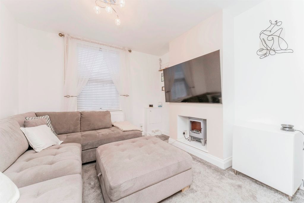 Property photo 2 of 12