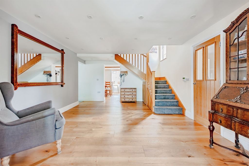 Property photo 2 of 22