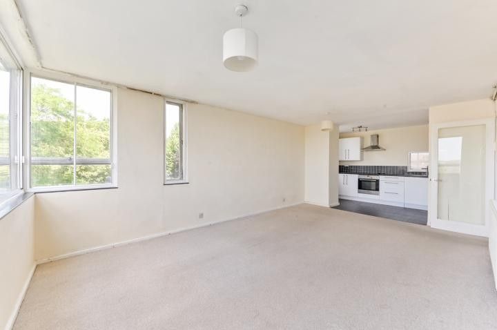 Property photo 3 of 5 Flat 8 The Towers, Lower Mortlake Road, Richmond, Surrey, Tw9 2Jr
