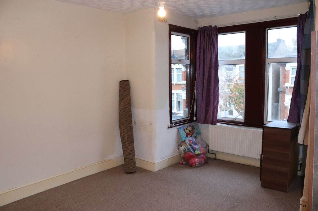 Property photo 3 of 4