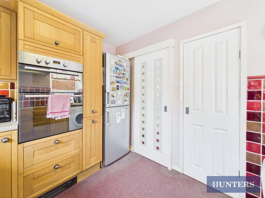 Property photo 3 of 19 Kitchen