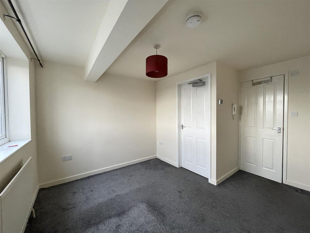 Property photo 1 of 3 Living Area