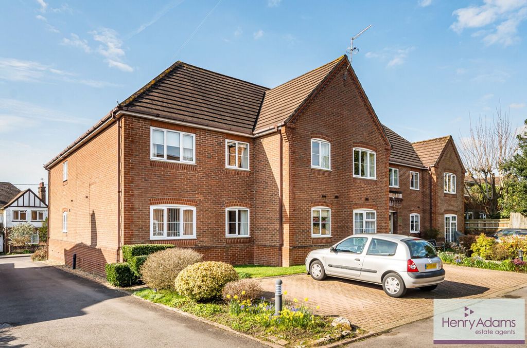 Additional image 13 of 1 bed flat for saleKing George Avenue, Petersfield GU32