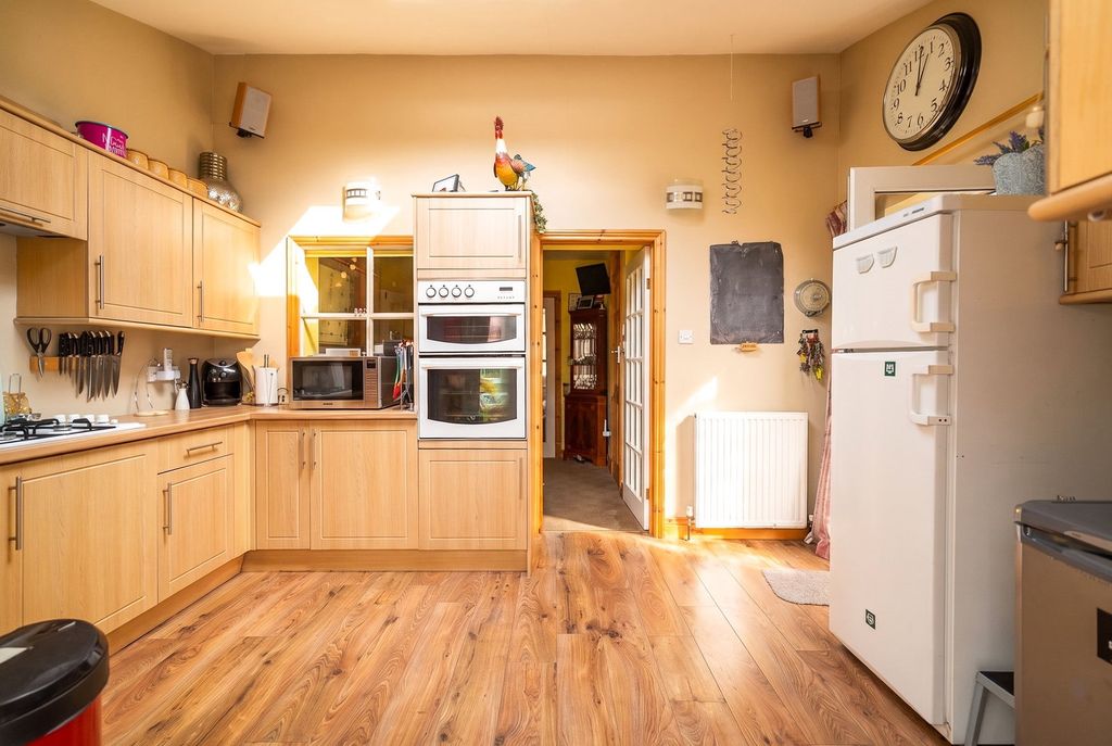 Property photo 3 of 20
