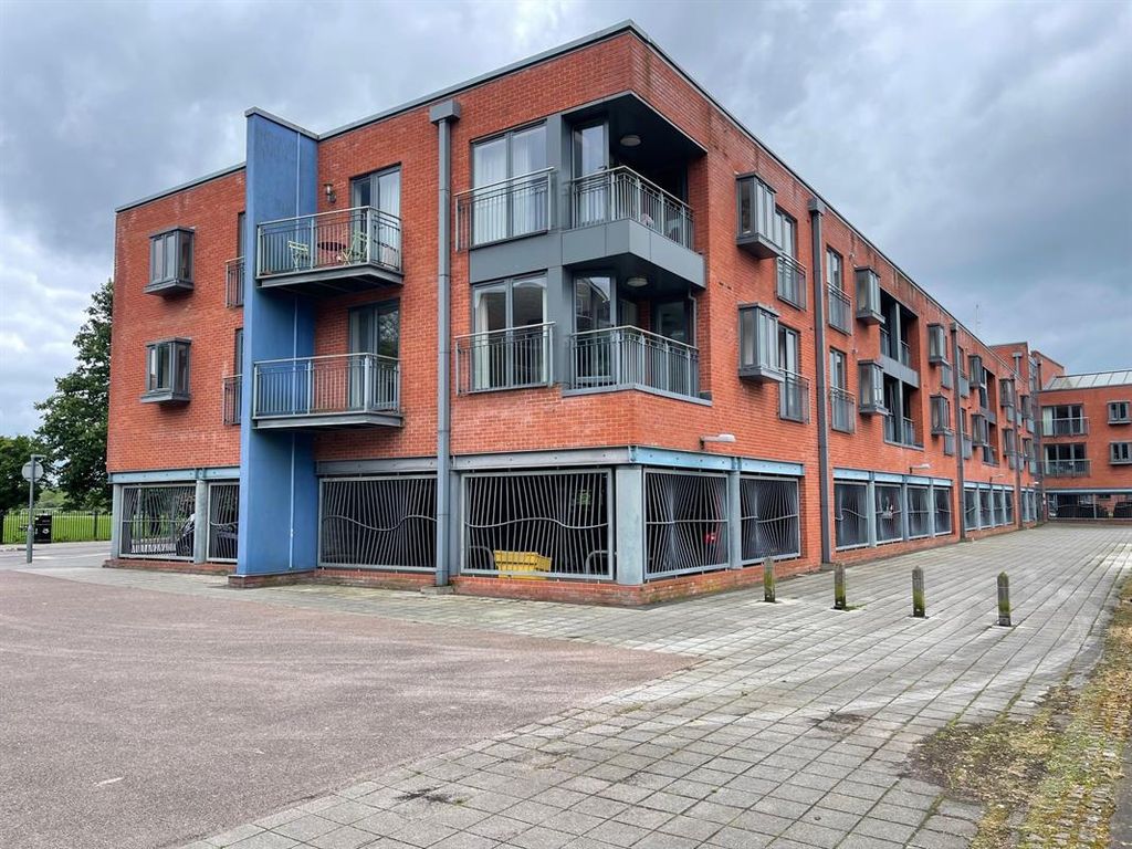 Property photo 1 of 17 Photo 11