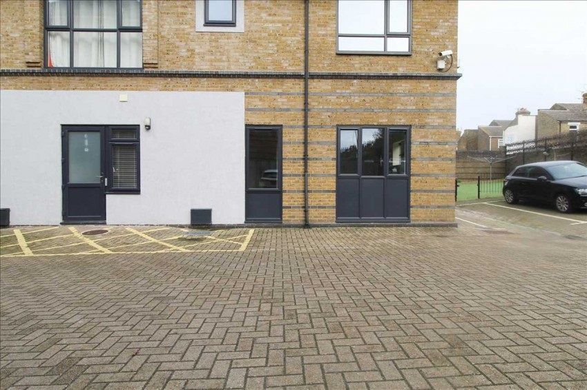 Property photo 1 of 8