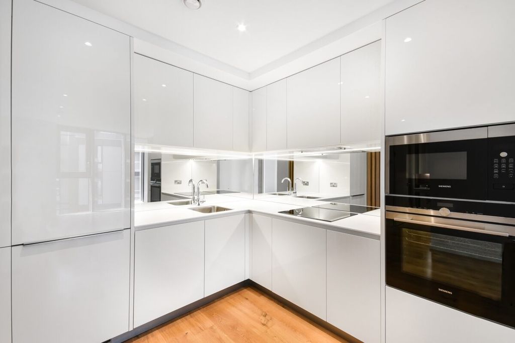 Property photo 3 of 16 Eastfields Avenue