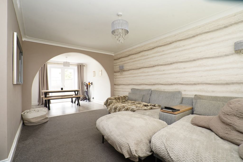 Property photo 2 of 21