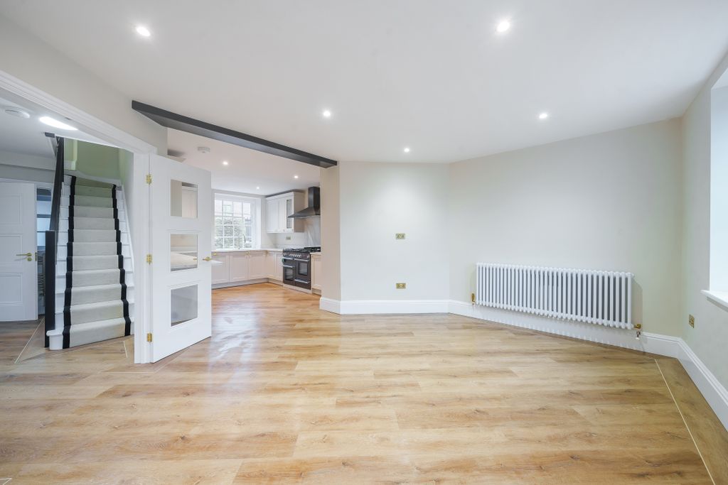 Property photo 3 of 23