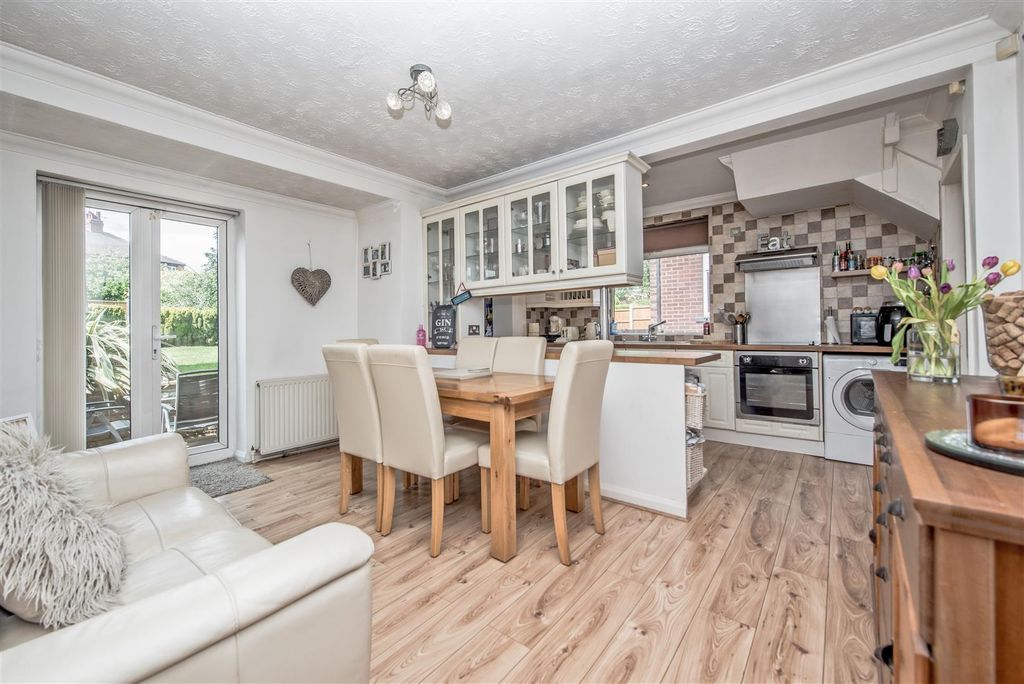 Property photo 2 of 21 Fitted Dining Kitchen: