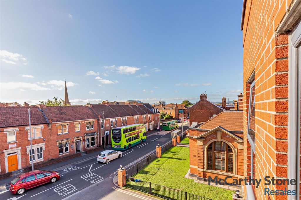 Property photo 3 of 16 Outlook