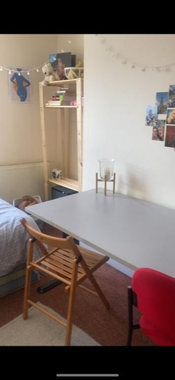 Property photo 2 of 8 This Cozy Double Bedroom Features A Comfortable Be...