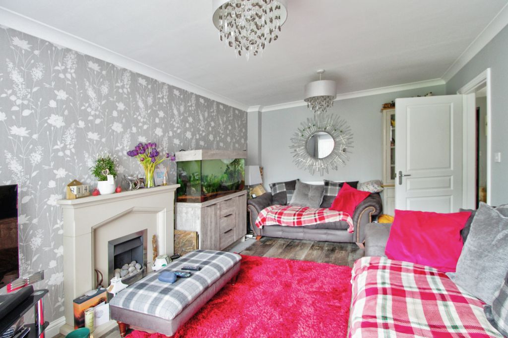Property photo 2 of 12 4