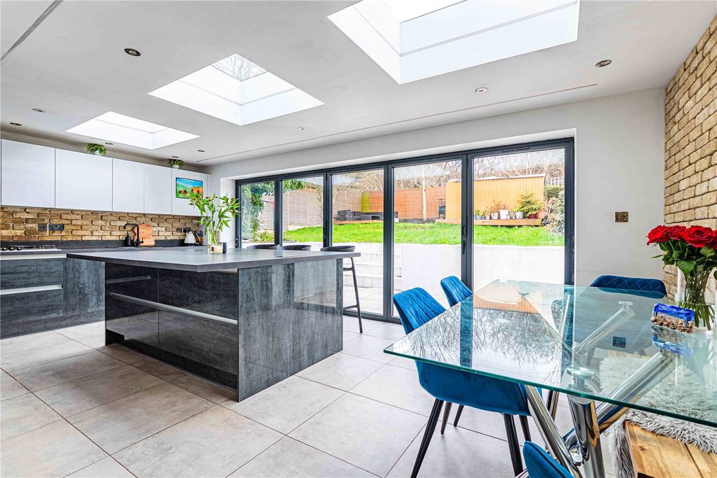 Property photo 2 of 18 Picture No. 29