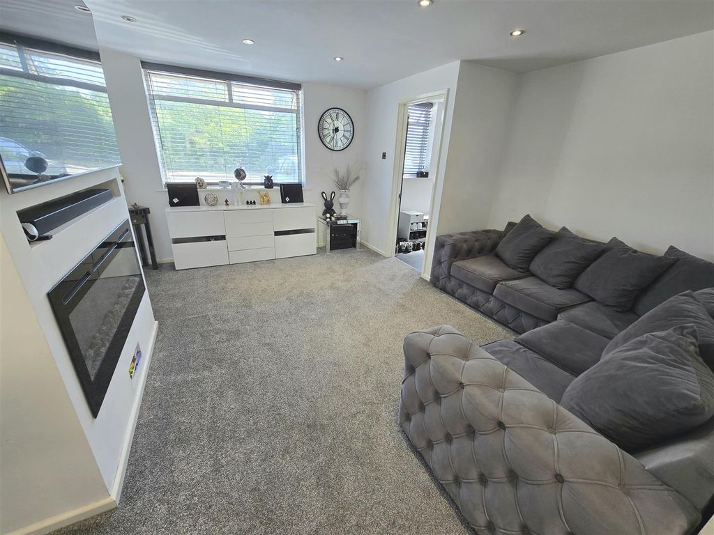 Property photo 2 of 15 Lounge Area