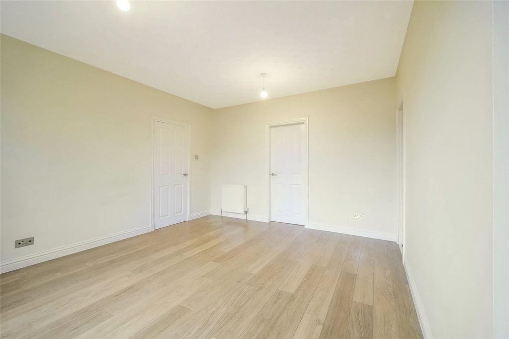 Property photo 3 of 21 Living Room