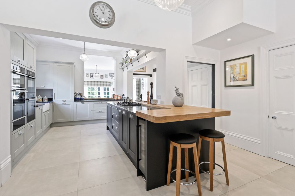 Property photo 2 of 39 051A8969