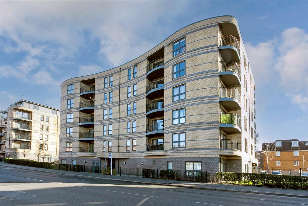 Property photo 1 of 13 Flat 14 Trevanna-4.Jpg