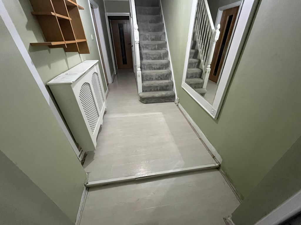 Property photo 1 of 7 Entrance Hallway