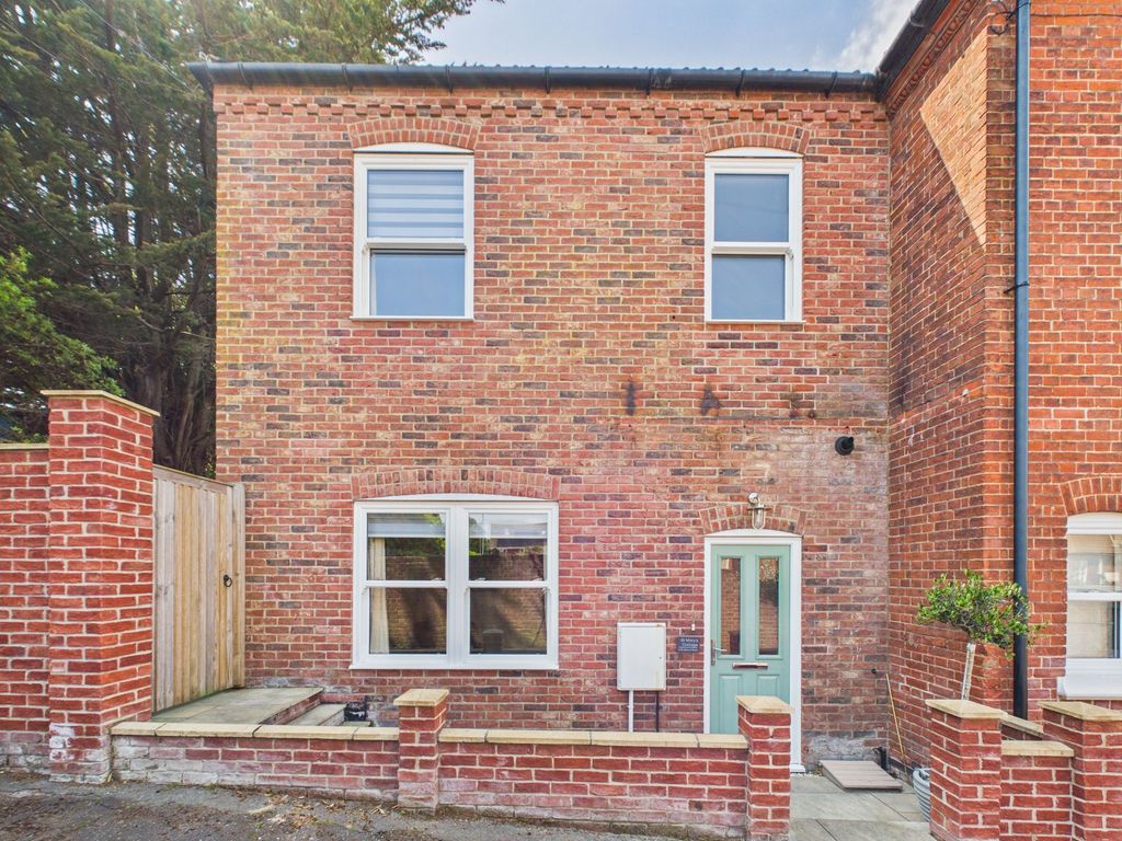 Property photo 1 of 28