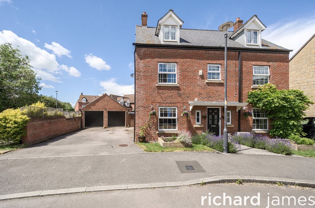 Property photo 1 of 18 01Bedd4B4c3A4Bc498E280E1A0c4B913
