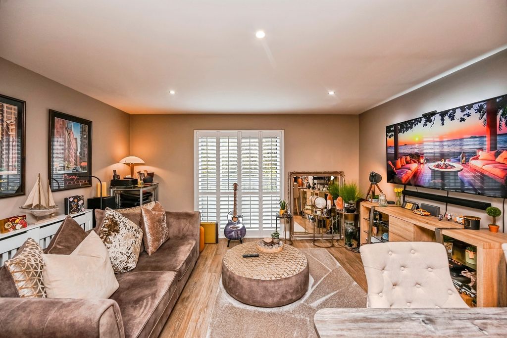 Property photo 2 of 17 Photo