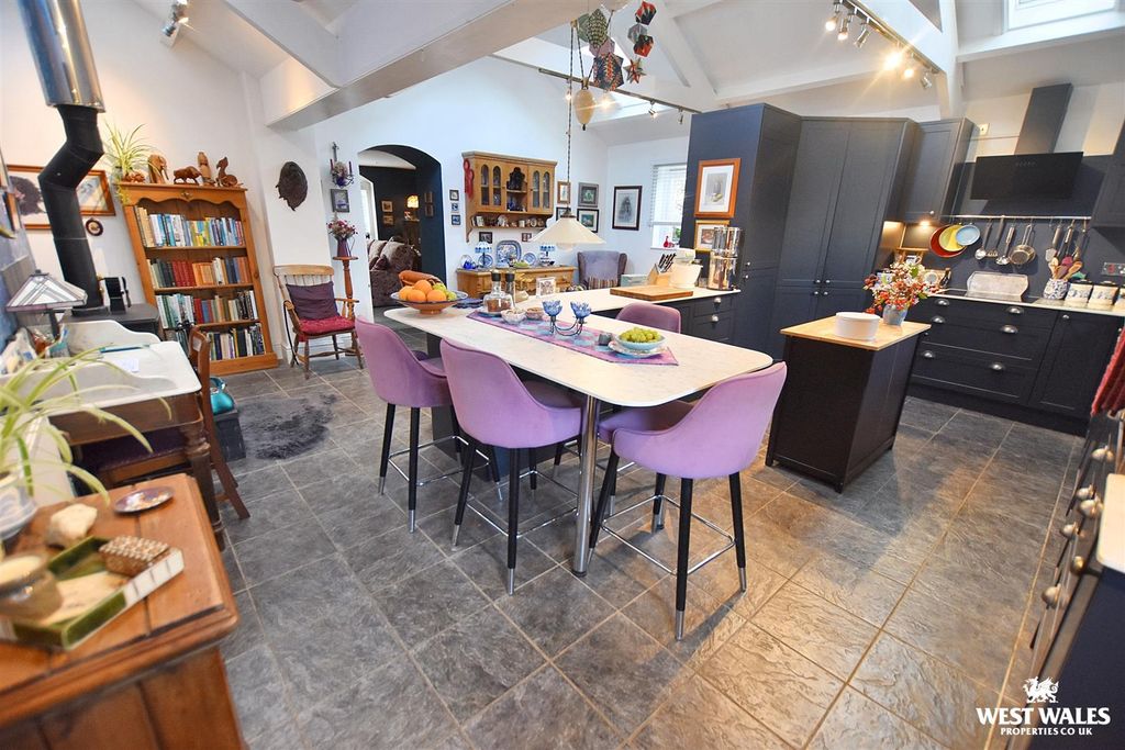 Property photo 2 of 36 17 (80).Jpg