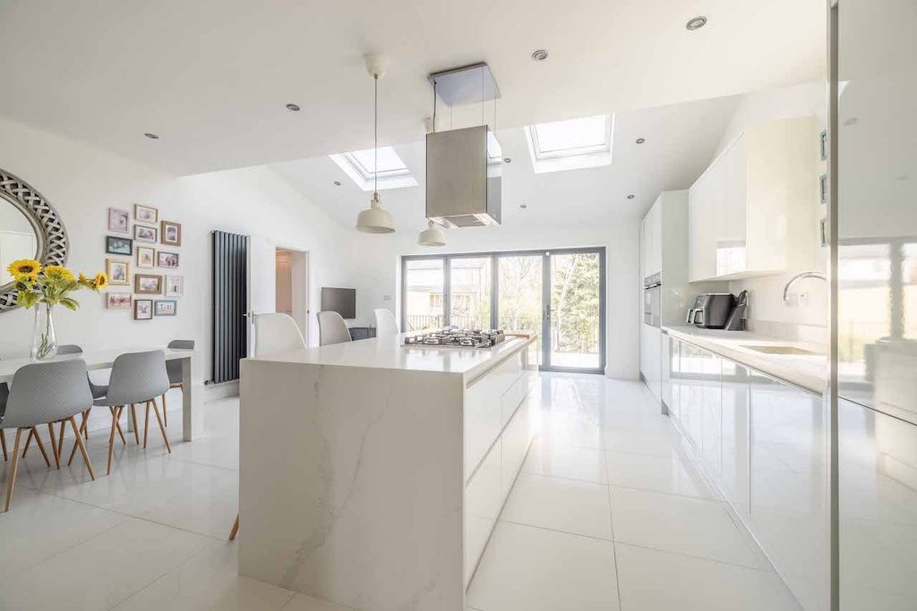 Property photo 2 of 22