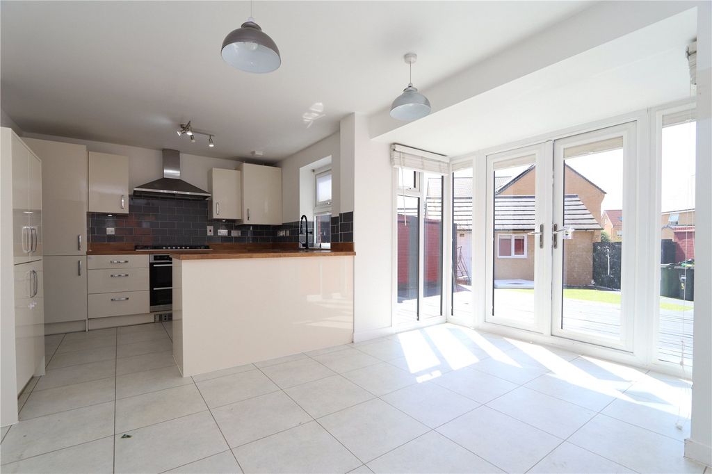 Property photo 2 of 16 Picture No. 24