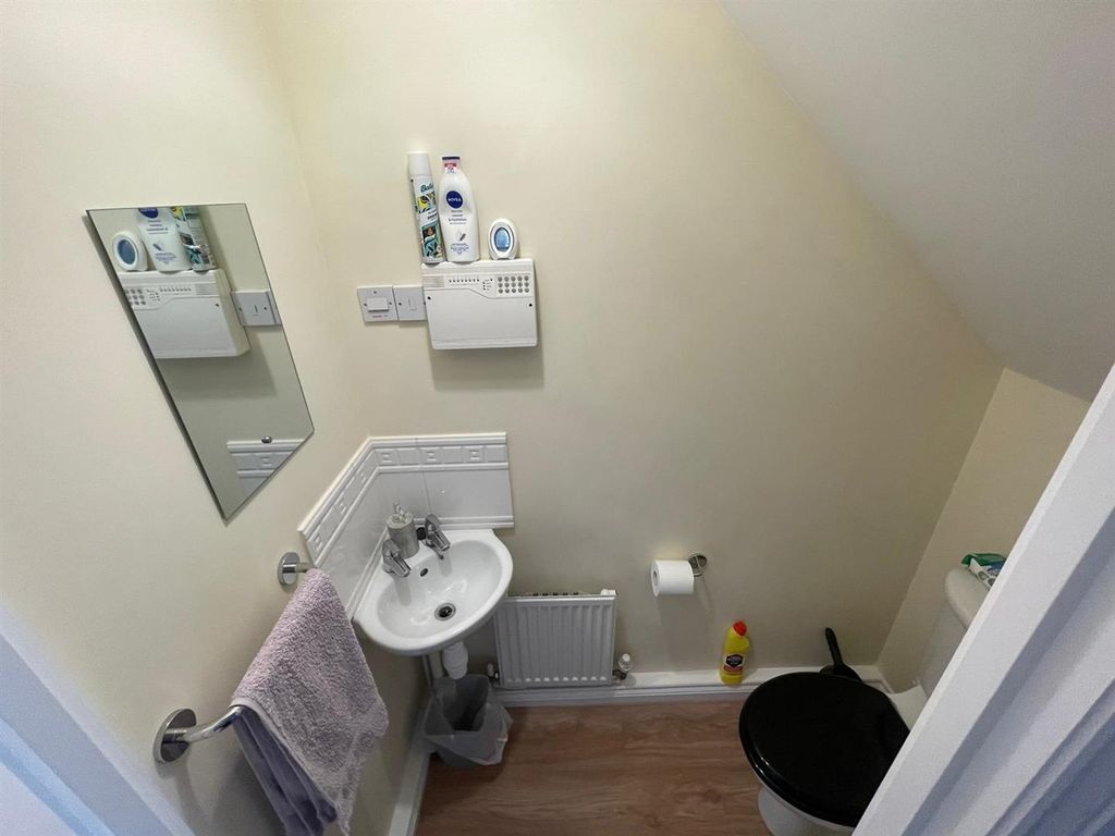 Property photo 3 of 12 Downstairs Toilet.Jpg