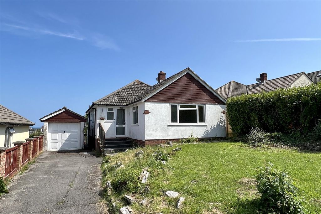 Property photo 1 of 19 Manwell Rd.Jpg