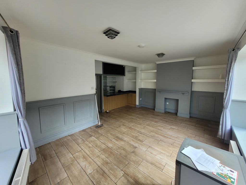 Property photo 3 of 8 Photo 11