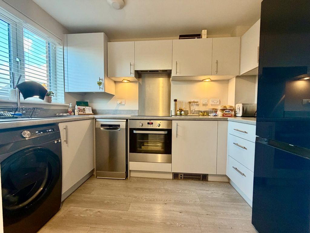 Property photo 2 of 10 Kitchen