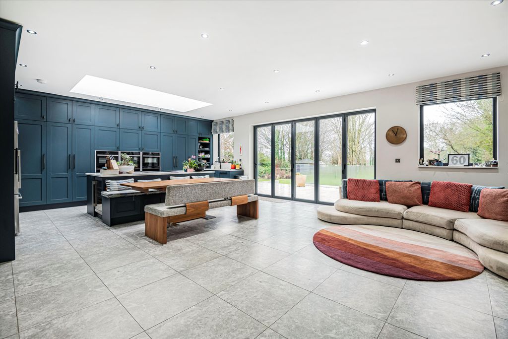 Property photo 2 of 39 Image