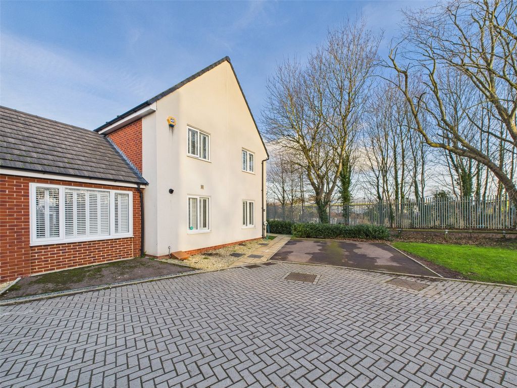 Property photo 2 of 23 Picture No. 03