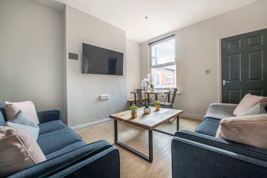 Property photo 1 of 17 Photo 0