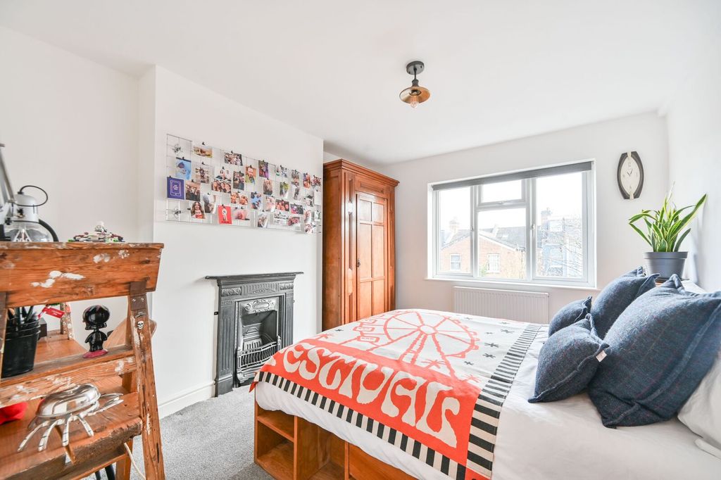 Property photo 3 of 17