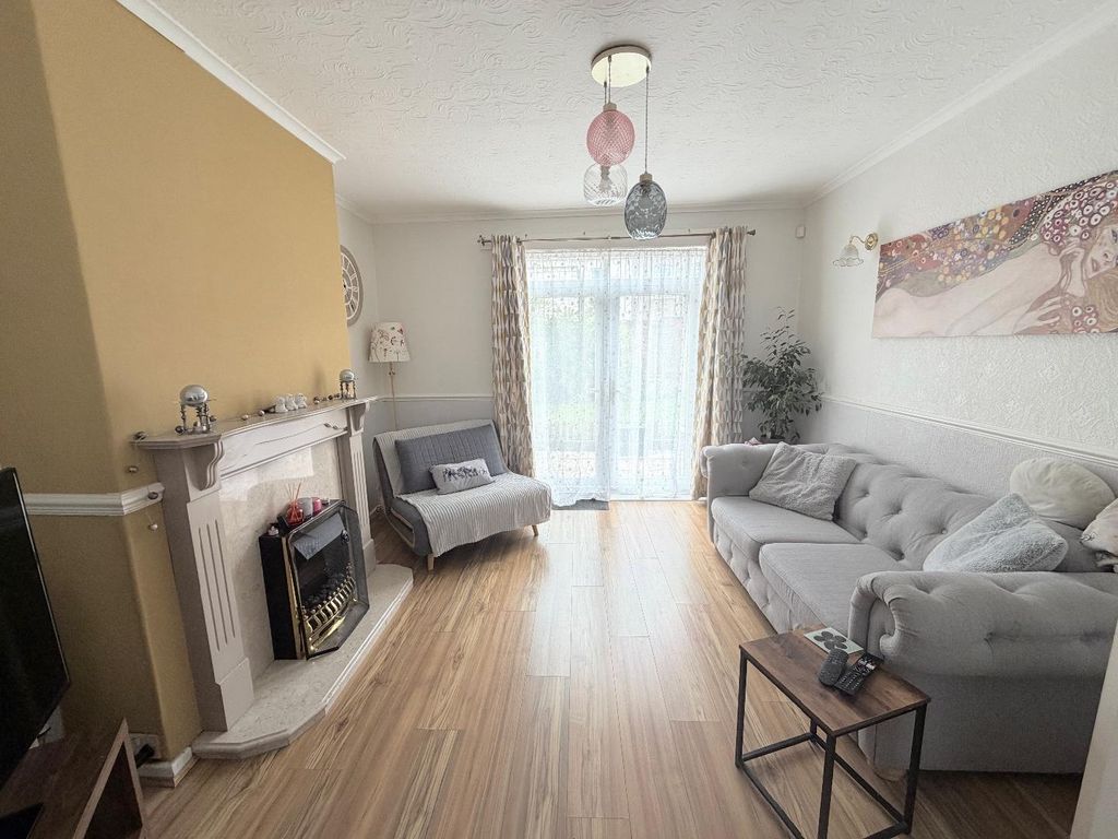 Property photo 2 of 11 Lounge