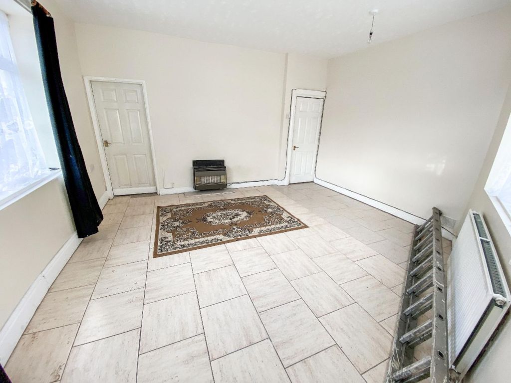 Property photo 1 of 9 Bedroom