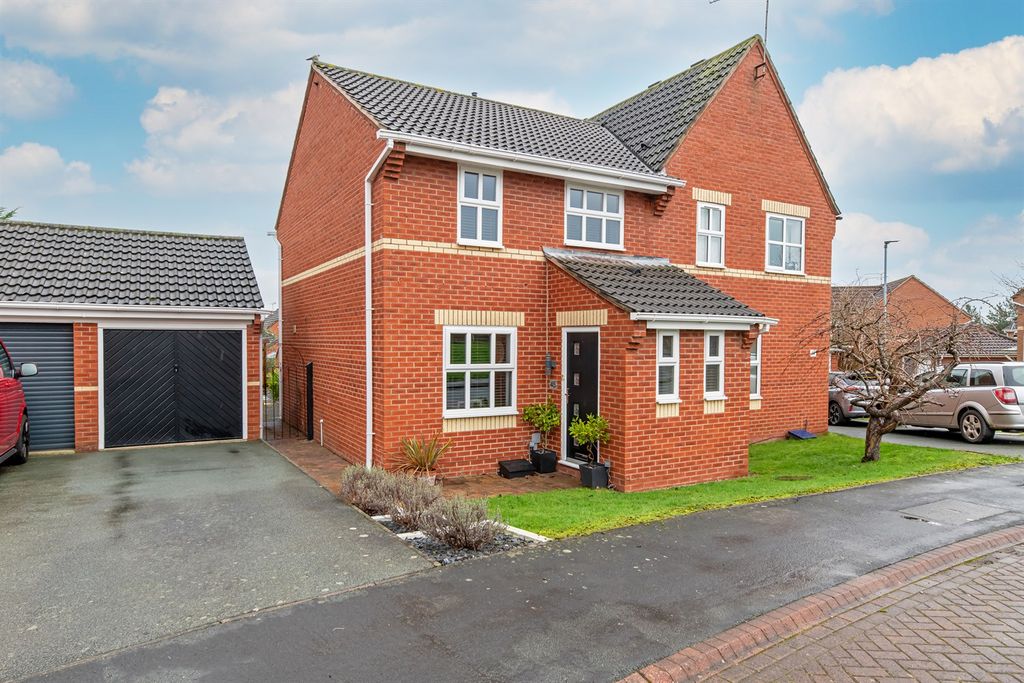 Property photo 1 of 17 (Main)